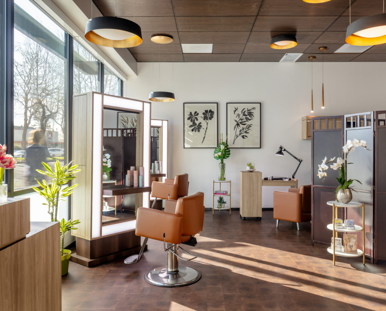 a room with chairs and a mirror